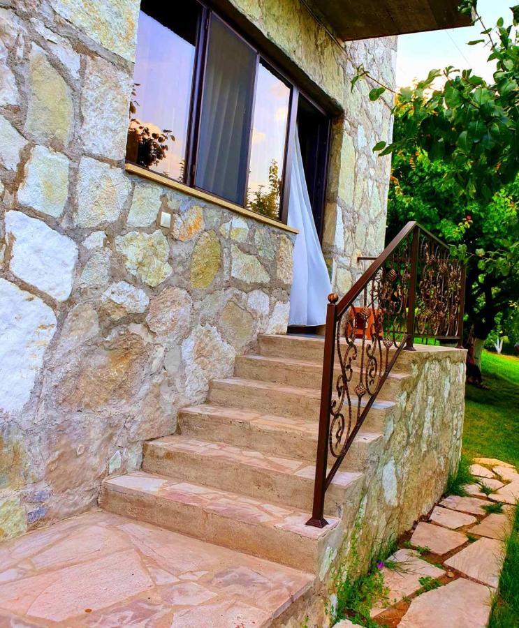 Guest House Ijevan'S Garden Exteriör bild