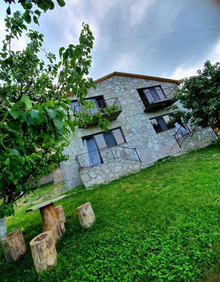 Guest House Ijevan'S Garden Exteriör bild
