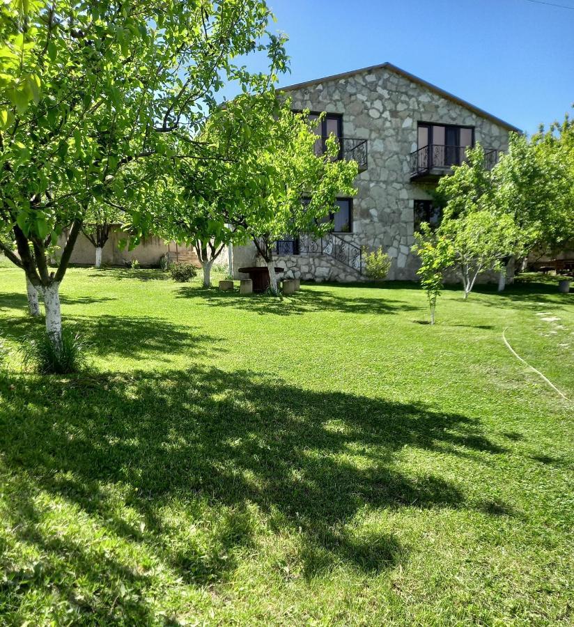 Guest House Ijevan'S Garden Exteriör bild