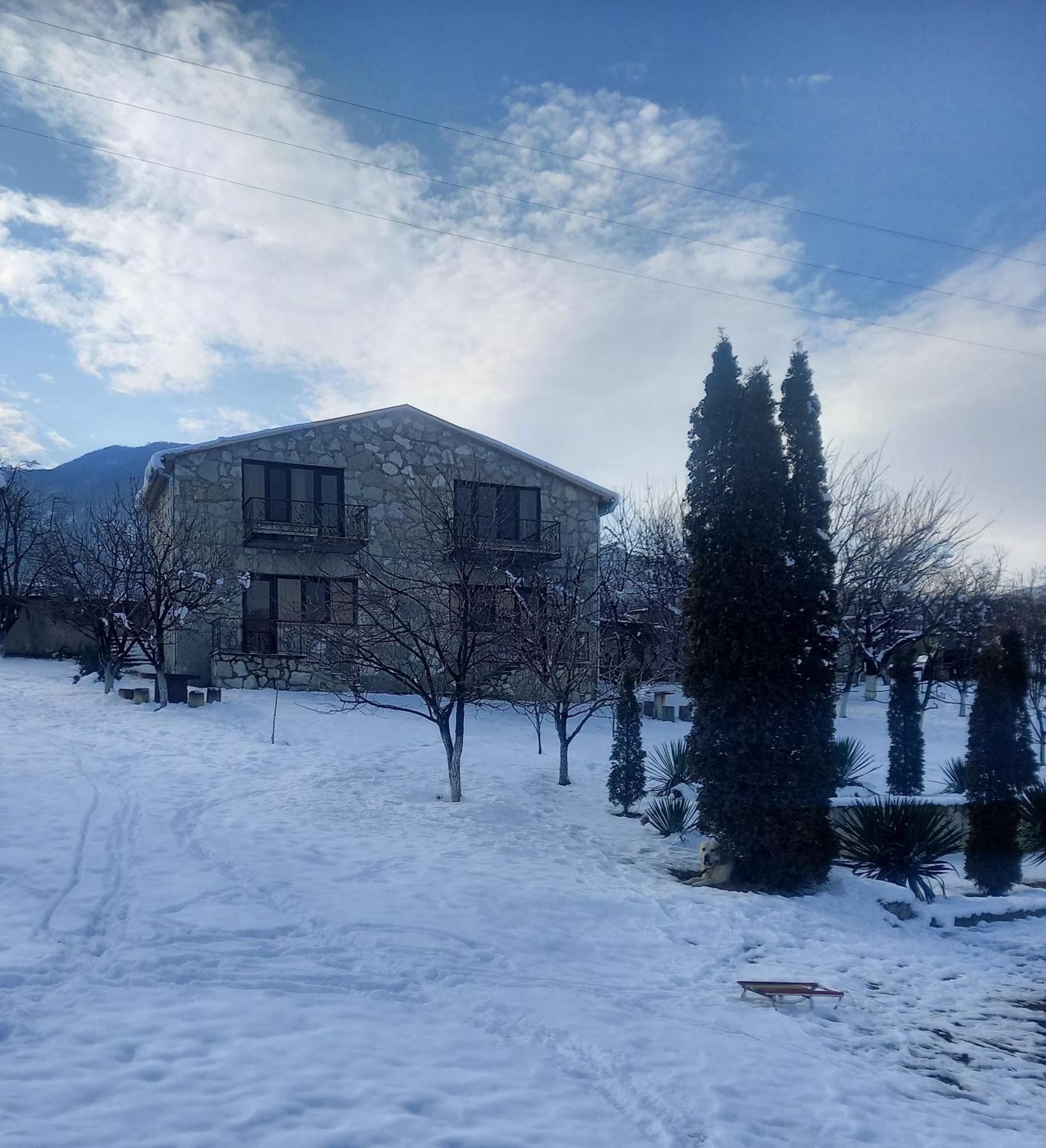Guest House Ijevan'S Garden Exteriör bild