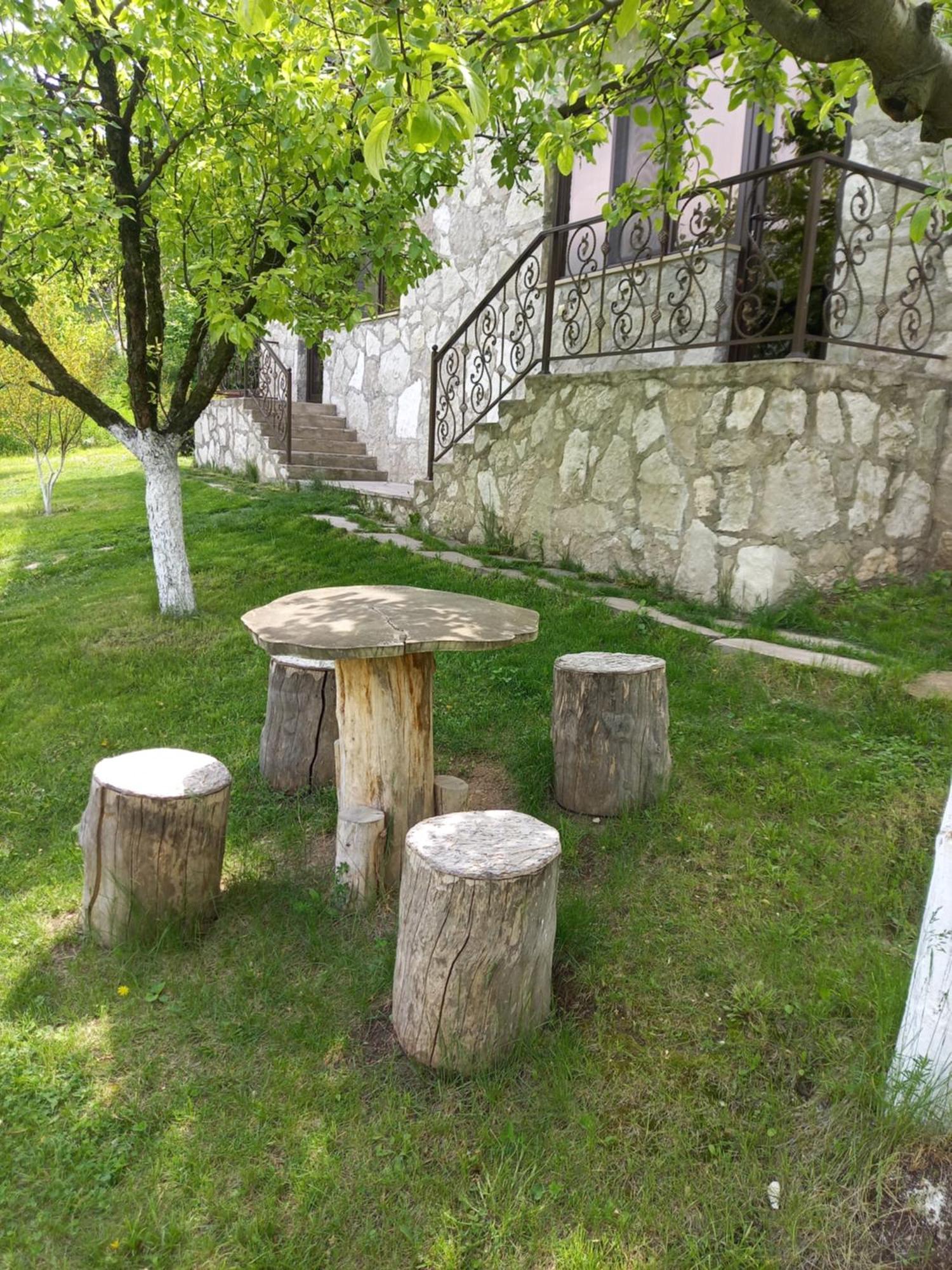 Guest House Ijevan'S Garden Exteriör bild