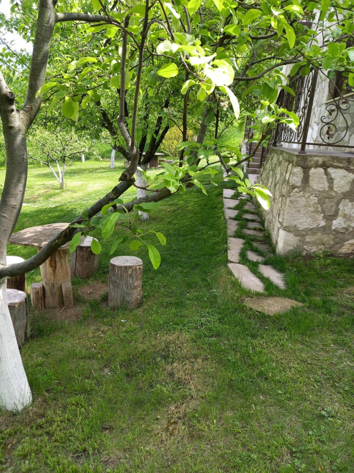 Guest House Ijevan'S Garden Exteriör bild